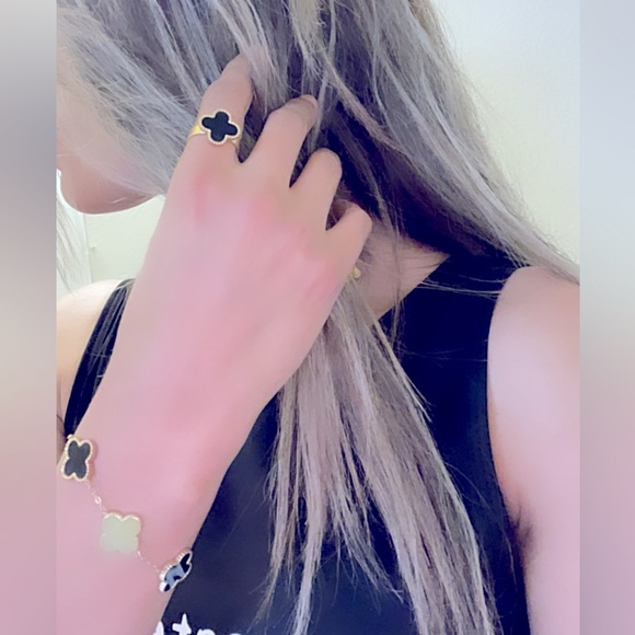 Fancy gold 4pcs jewelry set four leaf clover shell set - Picture 9 of 16